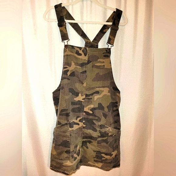 Dress - Picture 2 of 8